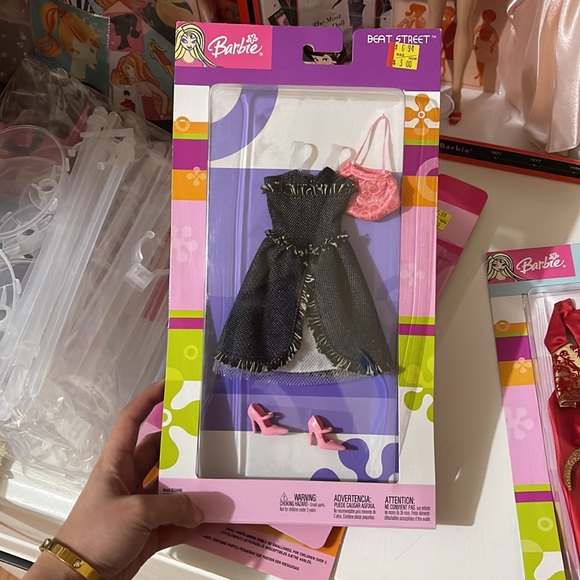 Barbie clothes 4 lot - Picture 4 of 5